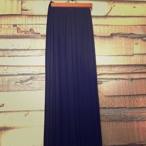 VINCE full length pleated skirt, size 6.